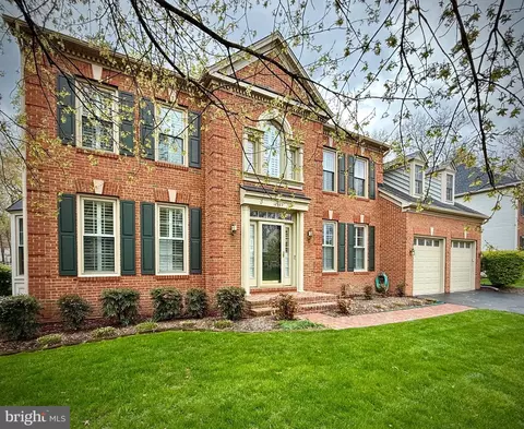 12985 Thistlethorn Dr, Herndon, VA 20171