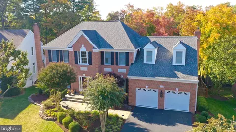12718 Fox Woods Dr, Herndon, VA 20171