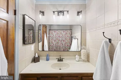 Bath - 9248 Northedge Dr, Springfield, VA 22153 photo 3 of 9