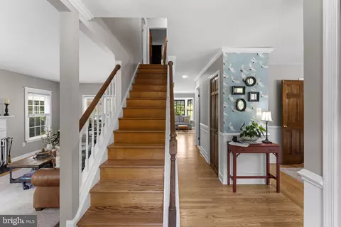 Entry Way - 9248 Northedge Dr, Springfield, VA 22153 photo 3 of 16