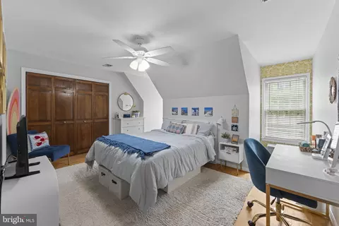 Bedroom - 9248 Northedge Dr, Springfield, VA 22153 photo 5 of 10
