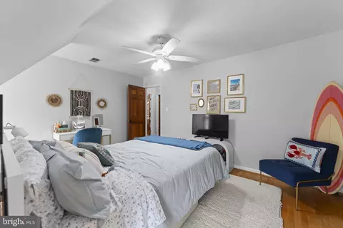 Bedroom - 9248 Northedge Dr, Springfield, VA 22153 photo 6 of 10