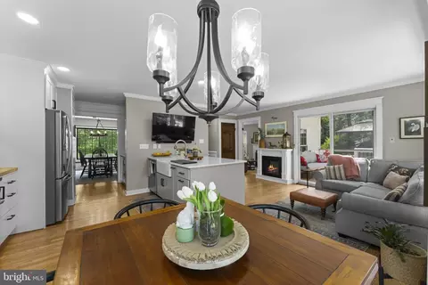 Dining - 9248 Northedge Dr, Springfield, VA 22153 photo 2 of 5