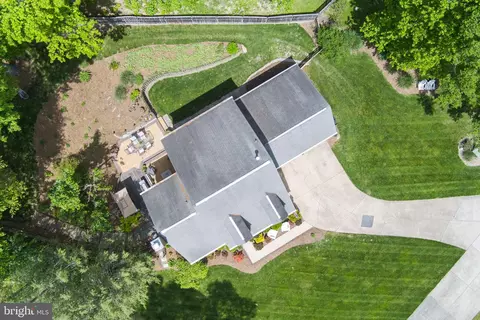 View/Area - 9248 Northedge Dr, Springfield, VA 22153 photo 1 of 4