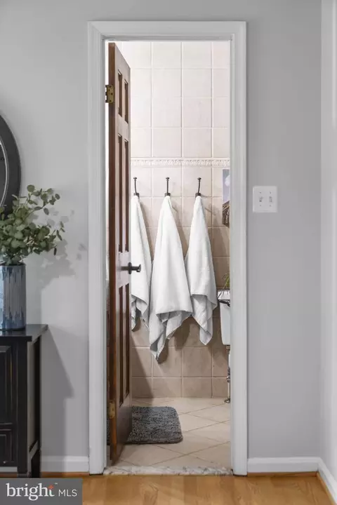 Entry Way - 9248 Northedge Dr, Springfield, VA 22153 photo 13 of 16