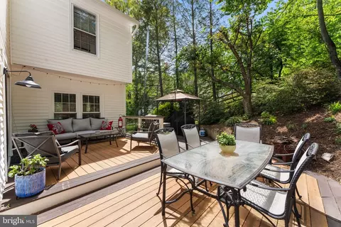 Exterior - 9248 Northedge Dr, Springfield, VA 22153 photo 7 of 22