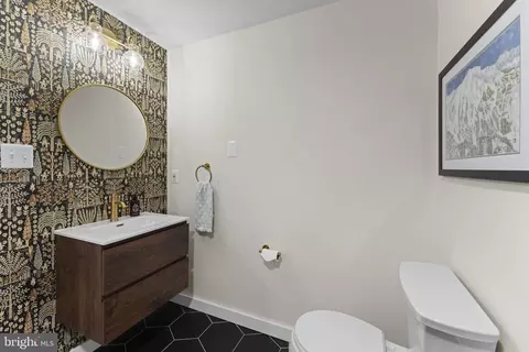 Bath - 9248 Northedge Dr, Springfield, VA 22153 photo 7 of 9