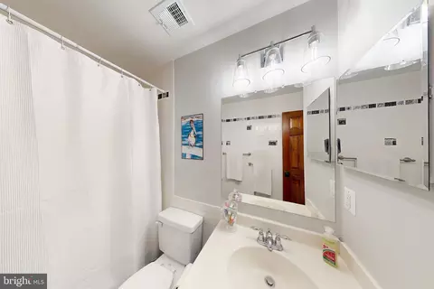 Bath - 9248 Northedge Dr, Springfield, VA 22153 photo 5 of 9