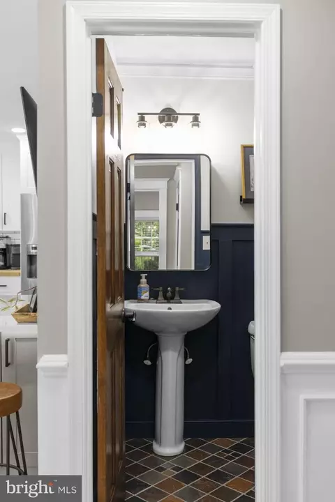 Entry Way - 9248 Northedge Dr, Springfield, VA 22153 photo 11 of 16