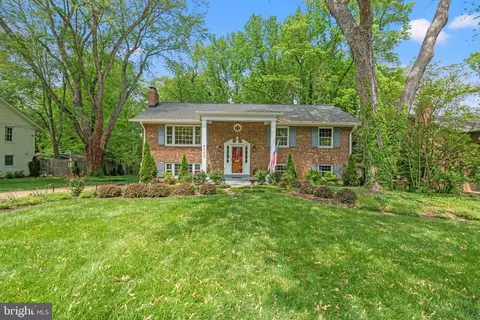 8909 Camden St, Alexandria, VA 22308