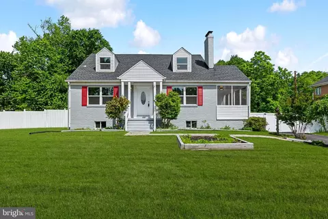 2416 Sherwood Hall Ln, Alexandria, VA 22306