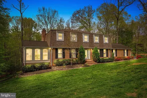 1004 Union Church Rd, Mclean, VA 22102