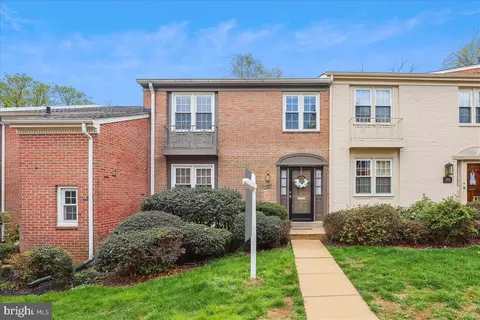 2079 Hopewood Dr, Falls Church, VA 22043