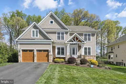 10008 Murnane St, Vienna, VA 22181