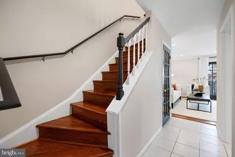 Entry Way - 7360 Montcalm Dr, Mclean, VA 22102 photo 2 of 5