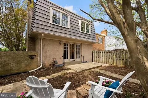 Exterior - 7360 Montcalm Dr, Mclean, VA 22102 photo 5 of 7
