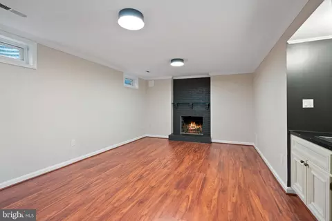 Living - 7360 Montcalm Dr, Mclean, VA 22102 photo 8 of 9