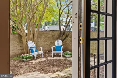 Exterior - 7360 Montcalm Dr, Mclean, VA 22102 photo 2 of 7