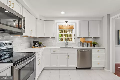 Kitchen - 7360 Montcalm Dr, Mclean, VA 22102 photo 3 of 4