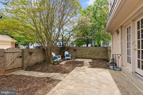 Exterior - 7360 Montcalm Dr, Mclean, VA 22102 photo 3 of 7