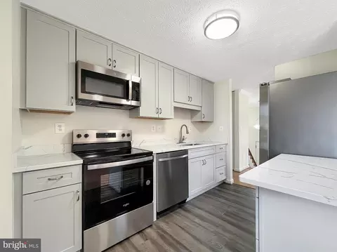 2918 Ashdown Forest Dr, Herndon, VA 20171 photo 10