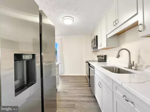 2918 Ashdown Forest Dr, Herndon, VA 20171 photo 9