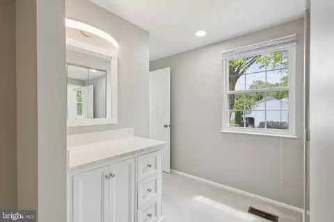 9528 Ironmaster Dr, Burke, VA 22015 photo 19
