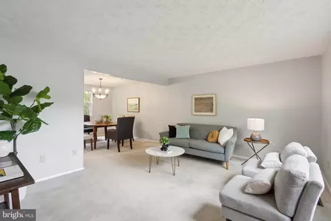 9528 Ironmaster Dr, Burke, VA 22015 photo 4