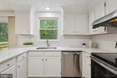 9528 Ironmaster Dr, Burke, VA 22015 photo 12