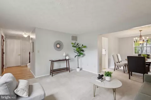 9528 Ironmaster Dr, Burke, VA 22015 photo 5