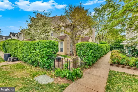 14427 Gringsby Ct, Centreville, VA 20120