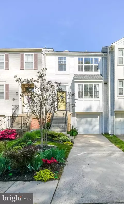 3608 Sweethorn Ct, Fairfax, VA 22033