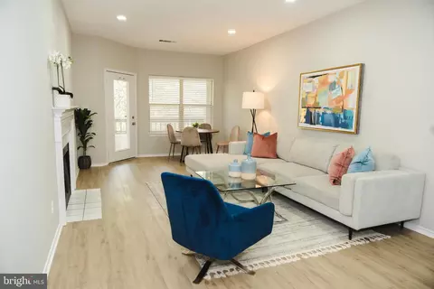 4401 Sedgehurst Dr #204, Fairfax, VA 22033