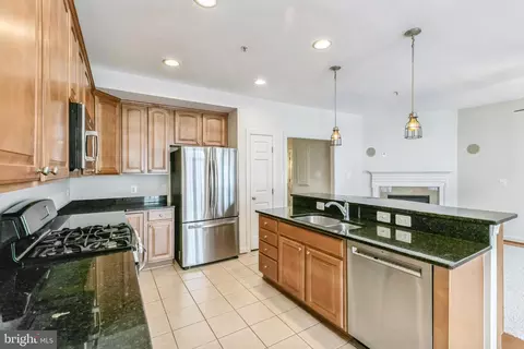 5653 Harrington Falls Ln #H, Alexandria, VA 22312