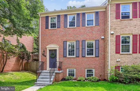 7708 Shootingstar Dr, Springfield, VA 22152 photo 2