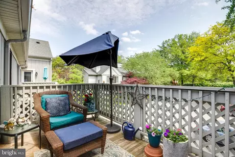 2293 Hunters Run Dr, Reston, VA 20191 photo 10