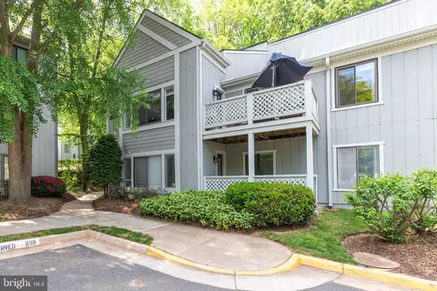 2293 Hunters Run Dr, Reston, VA 20191 photo 32