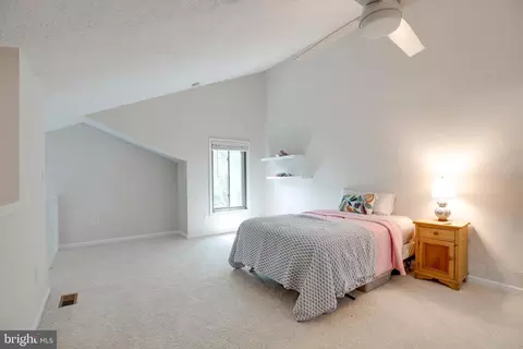 2293 Hunters Run Dr, Reston, VA 20191 photo 25