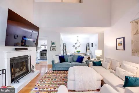 2293 Hunters Run Dr, Reston, VA 20191 photo 6