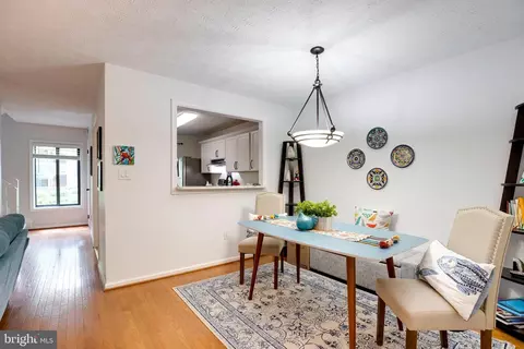 2293 Hunters Run Dr, Reston, VA 20191 photo 12