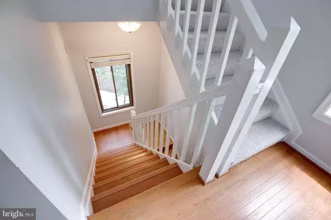 2293 Hunters Run Dr, Reston, VA 20191 photo 2