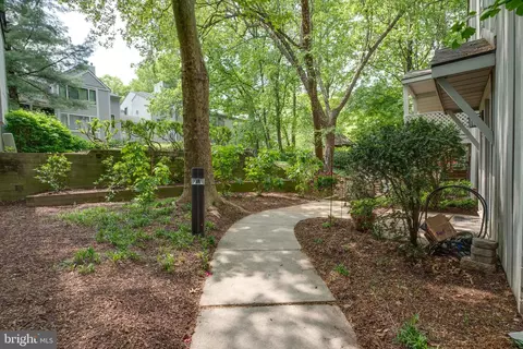 2293 Hunters Run Dr, Reston, VA 20191 photo 31