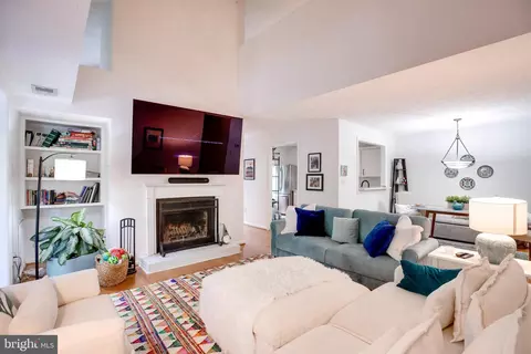 2293 Hunters Run Dr, Reston, VA 20191 photo 5