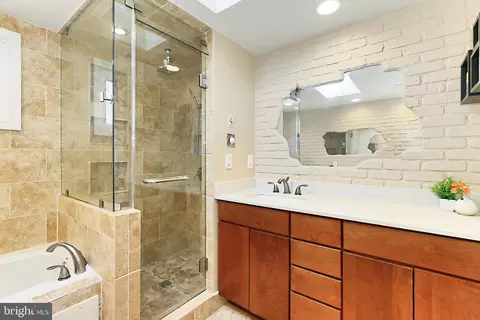 7708 Harwood Pl, Springfield, VA 22152 photo 13
