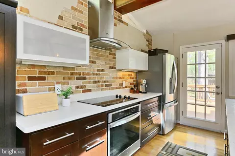 7708 Harwood Pl, Springfield, VA 22152 photo 7