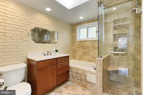 7708 Harwood Pl, Springfield, VA 22152 photo 12