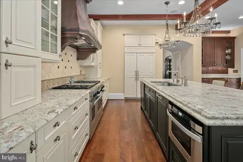 Kitchen - 12905 Compton Rd, Clifton, VA 20124 photo 6 of 10