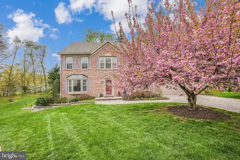 8717 Evangel Dr, Springfield, VA 22153