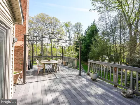 8717 Evangel Dr, Springfield, VA 22153 photo 5