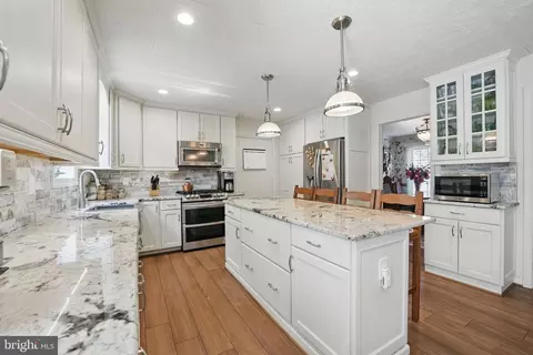 8717 Evangel Dr, Springfield, VA 22153 photo 9